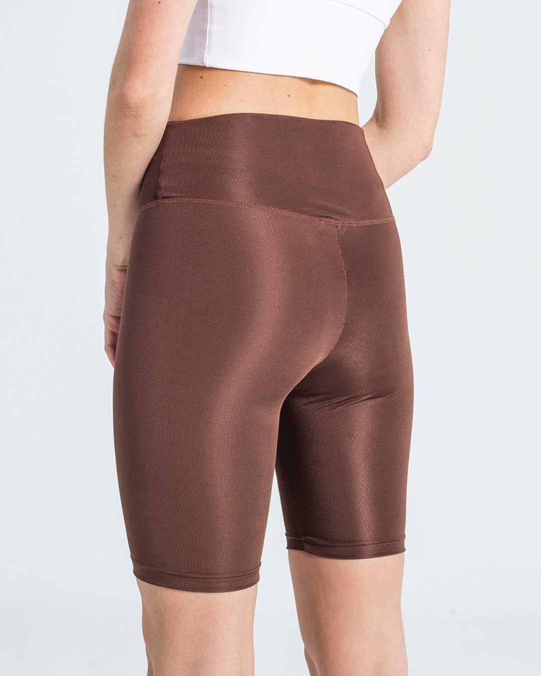 V Kemer Parlak Şort