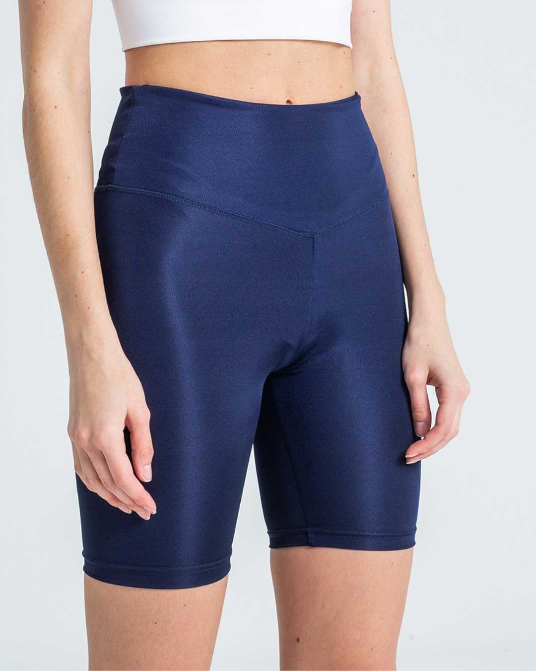 V Kemer Parlak Şort