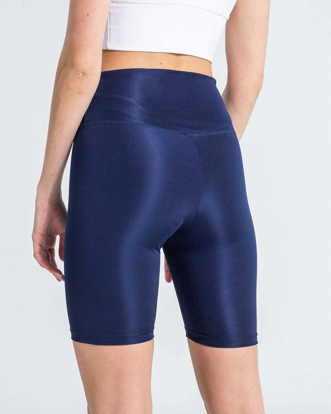 V Kemer Parlak Şort