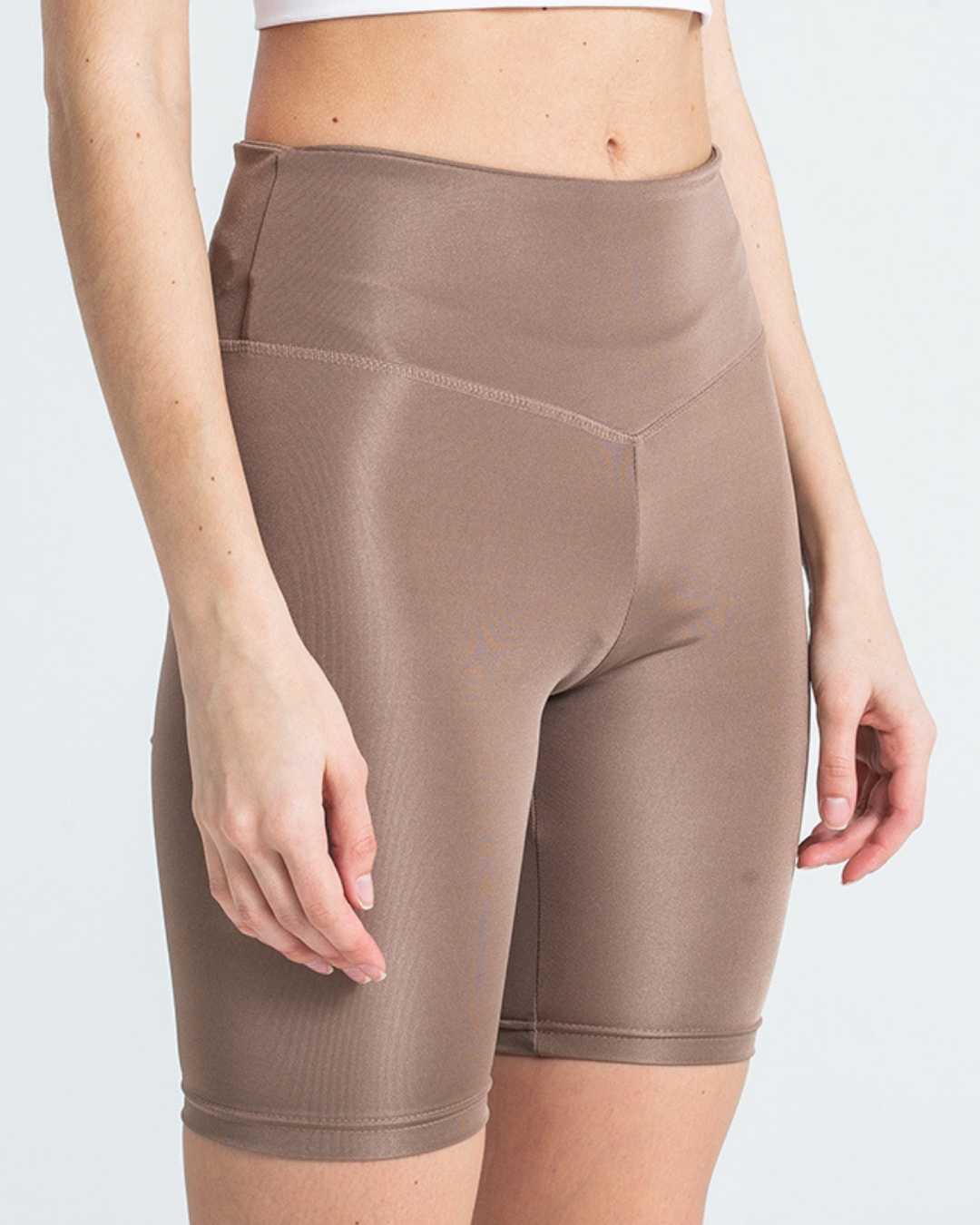 V Kemer Parlak Şort