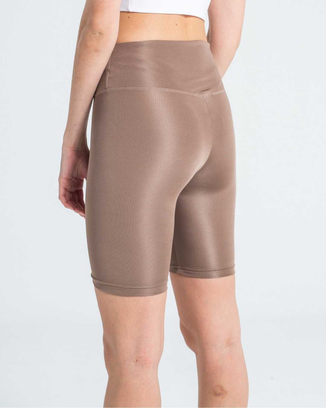 V Kemer Parlak Şort